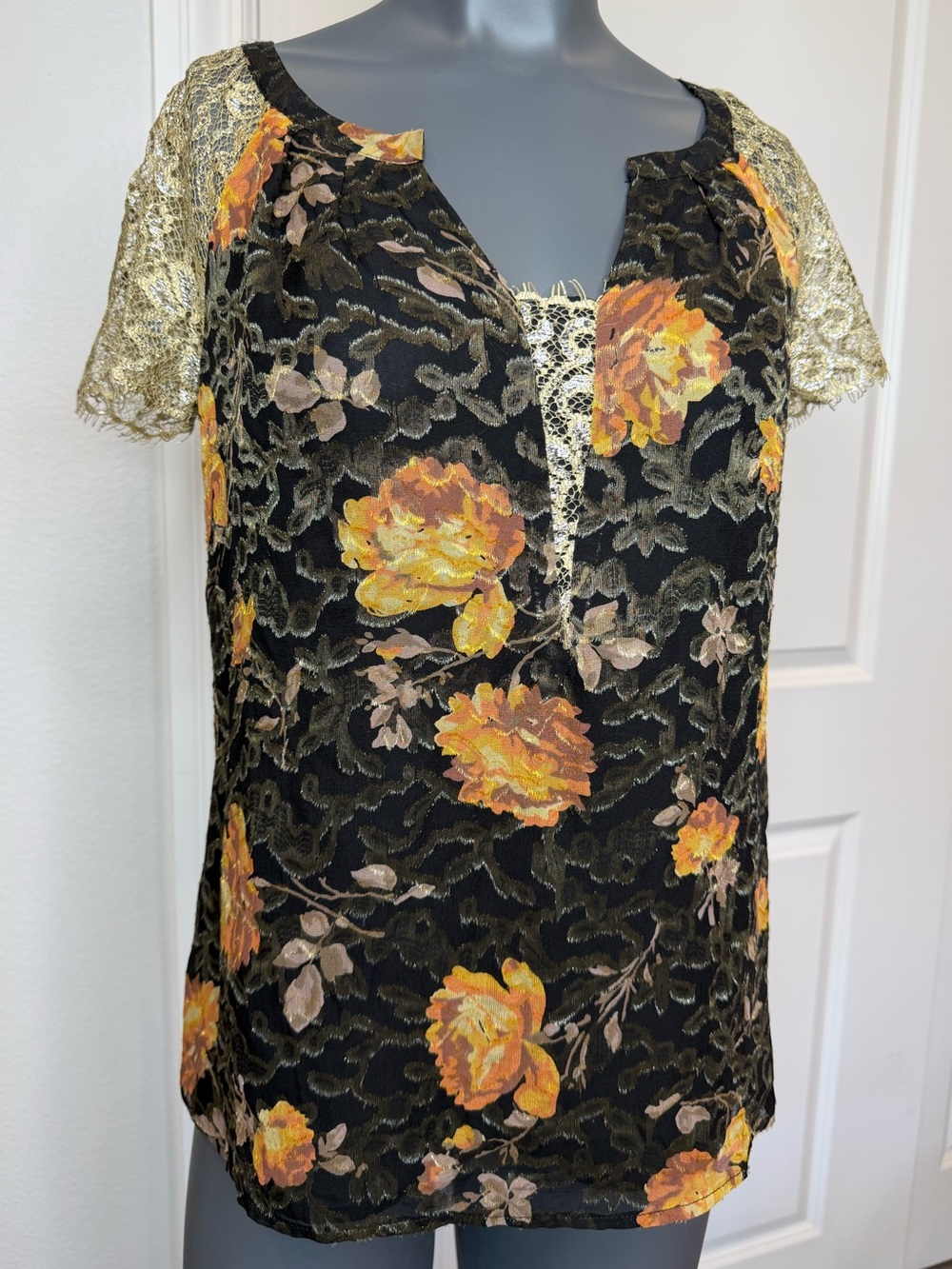 Anthropologie HD in Paris Disa Burnout Lace Floral Sleeve Top Silk Womens Size 2
